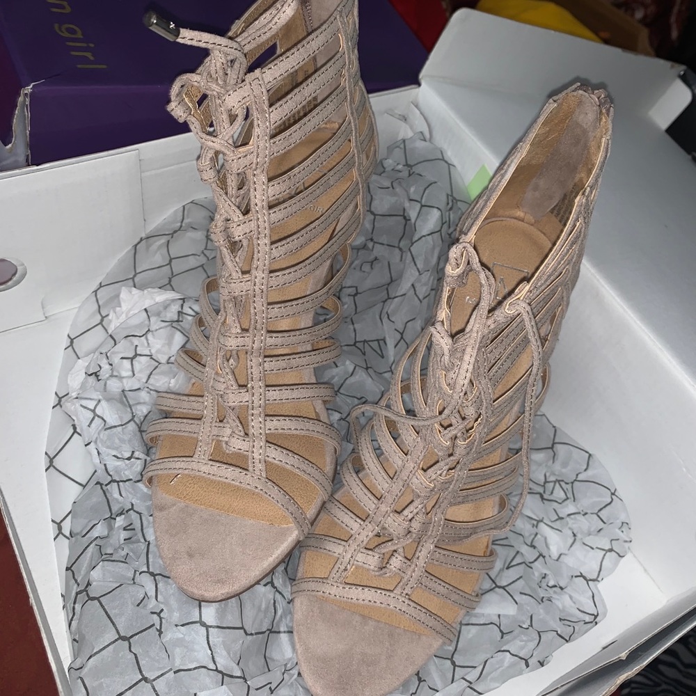 High heels sandals (madden girl taupe )